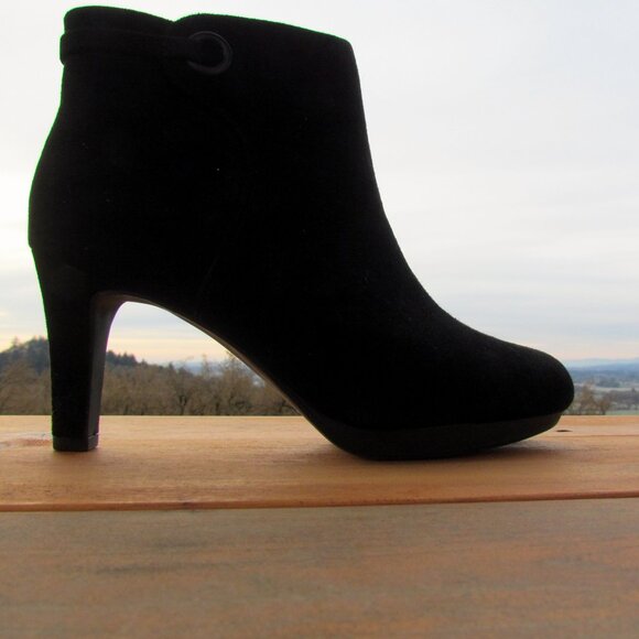 BLACK ANKLE BOOTS, CLARKS NWOT 8.5 8 1/2 SUEDE, INSIDE ZIPPERS, 3 1/4" HEELS - Picture 3 of 10